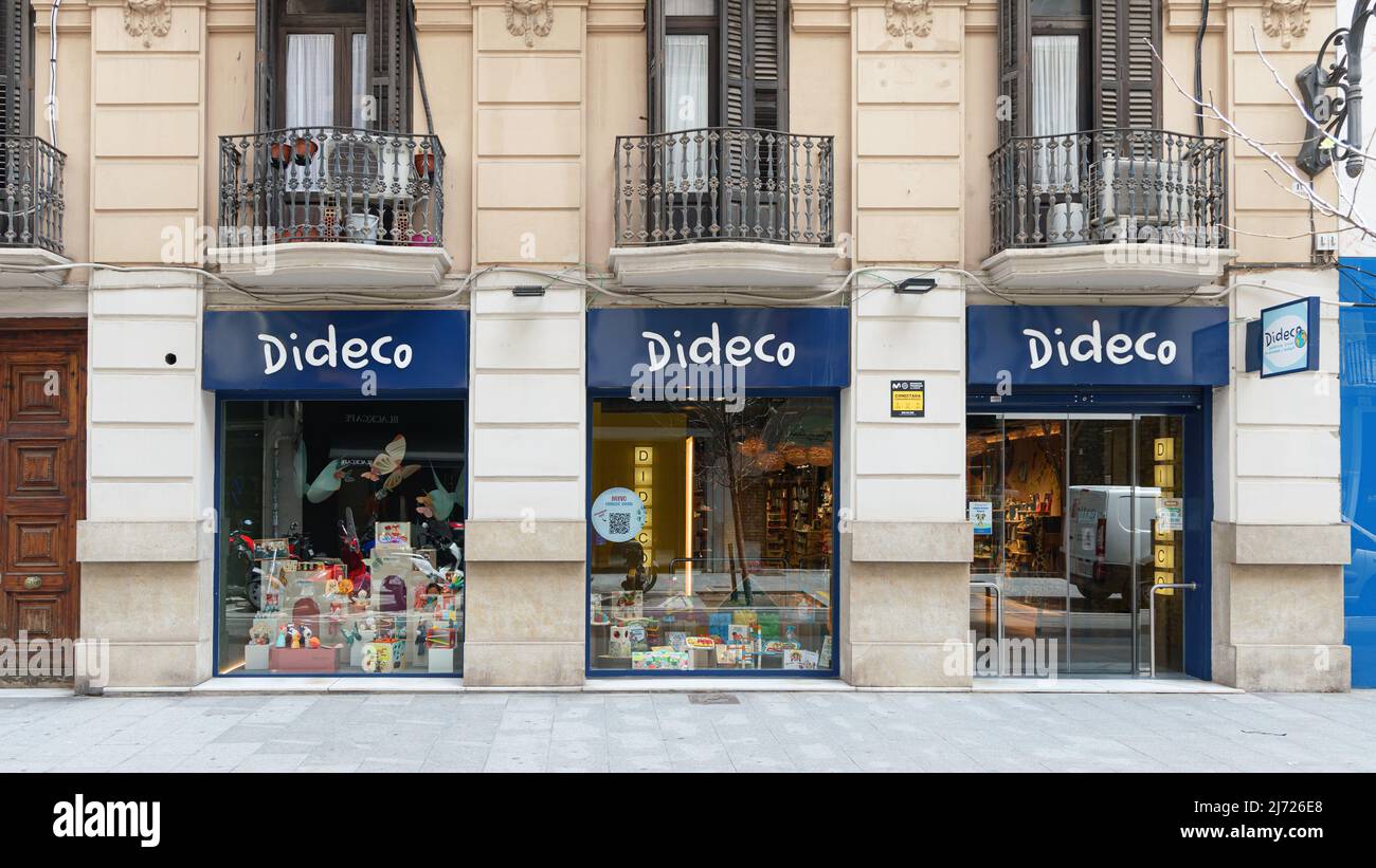 VALENCIA, SPANIEN - 05. MAI 2022: Digeco ist eine spanische Handelskette für Lernspielzeug Stockfoto