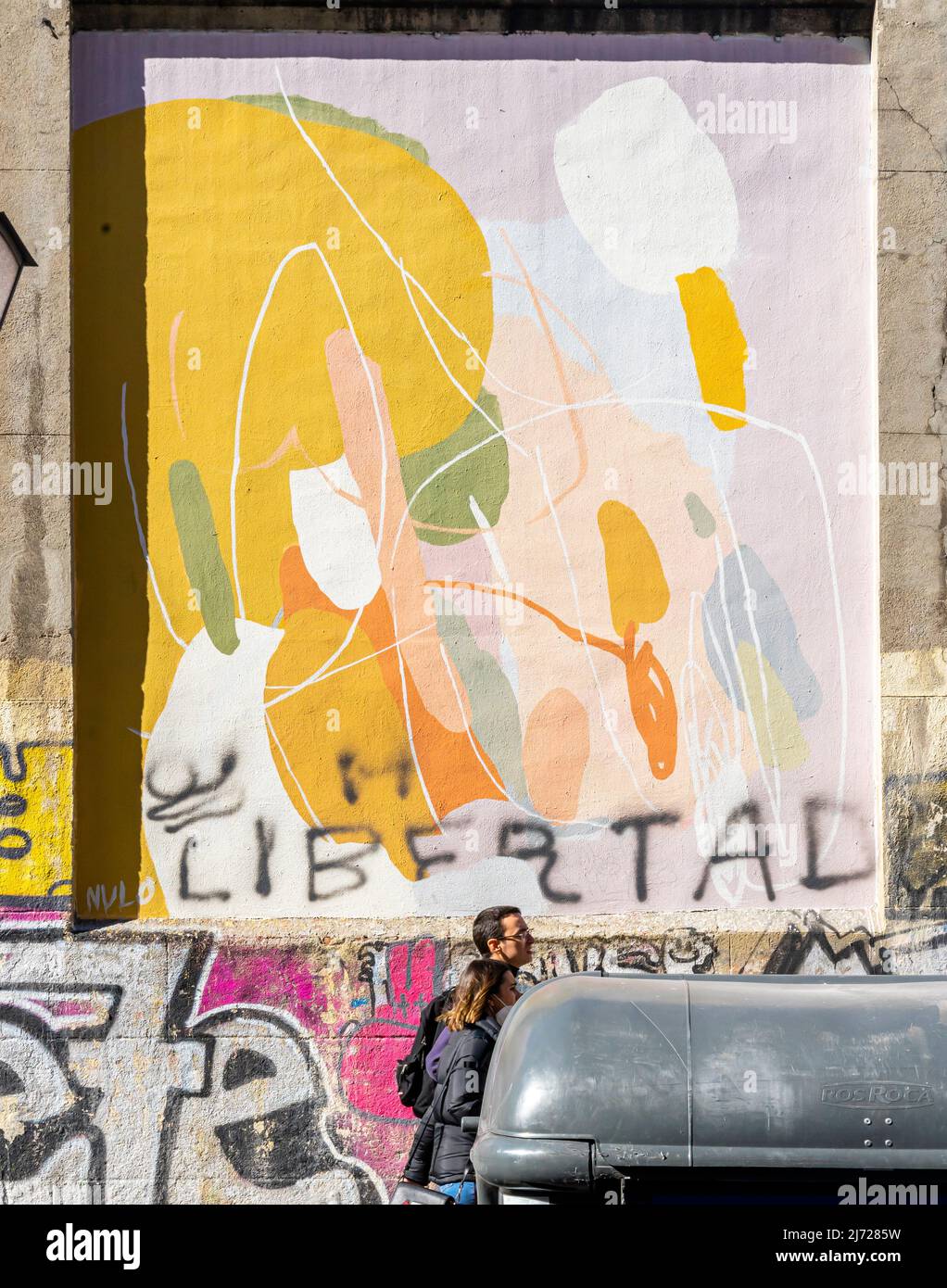 Das Wandbild von Null in Lavapiez, Madrid mit abstrakten Wandarbeiten des Künstlers Null - Muros Tabacalera 2019 Thema - Chance Stockfoto