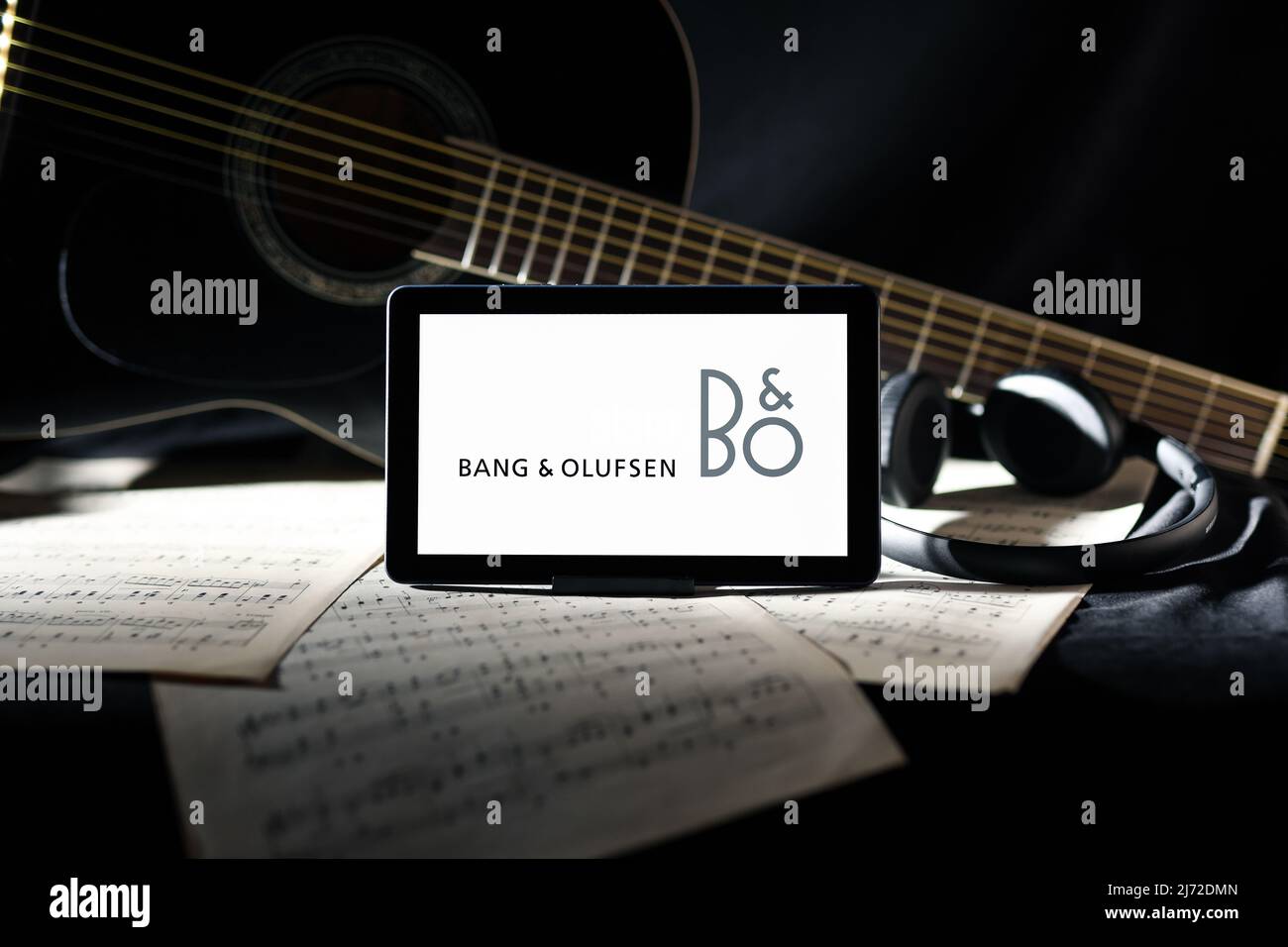 Bang & Olufsen Editorial. Illustratives Foto für Nachrichten über Bang & Olufsen - ein dänisches High-End-Unternehmen für Unterhaltungselektronik Stockfoto