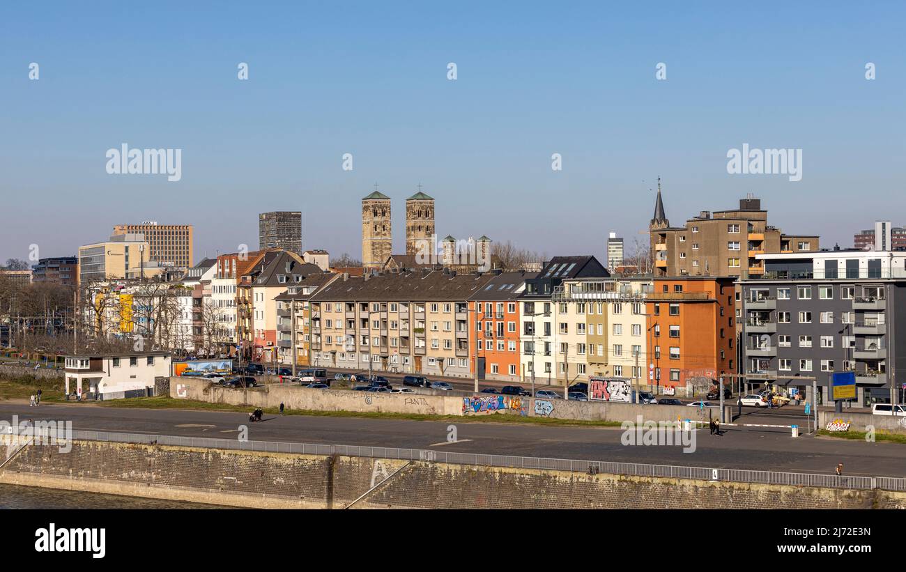 Wohnviertel in der Kölner Skyline mit Schauspielern Stockfoto