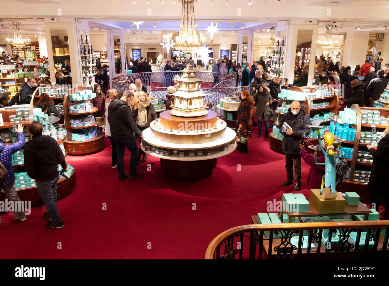 Inneneinrichtung von Fortnum & Mason zu Ostern 2022 in Piccadilly West London W1A UK England KATHY DEWITT Stockfoto Inneneinrichtung von Fortnum & Mason zu Ostern 2022 in Piccadilly West London W1A UK England KATHY DEWITT Stockfoto