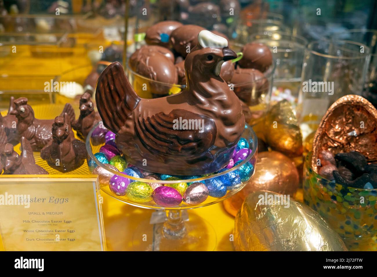 Inneneinrichtung von Fortnum & Mason zu Ostern 2022 in Piccadilly West London W1A UK England KATHY DEWITT Stockfoto Inneneinrichtung von Fortnum & Mason zu Ostern 2022 in Piccadilly West London W1A UK England KATHY DEWITT Stockfoto