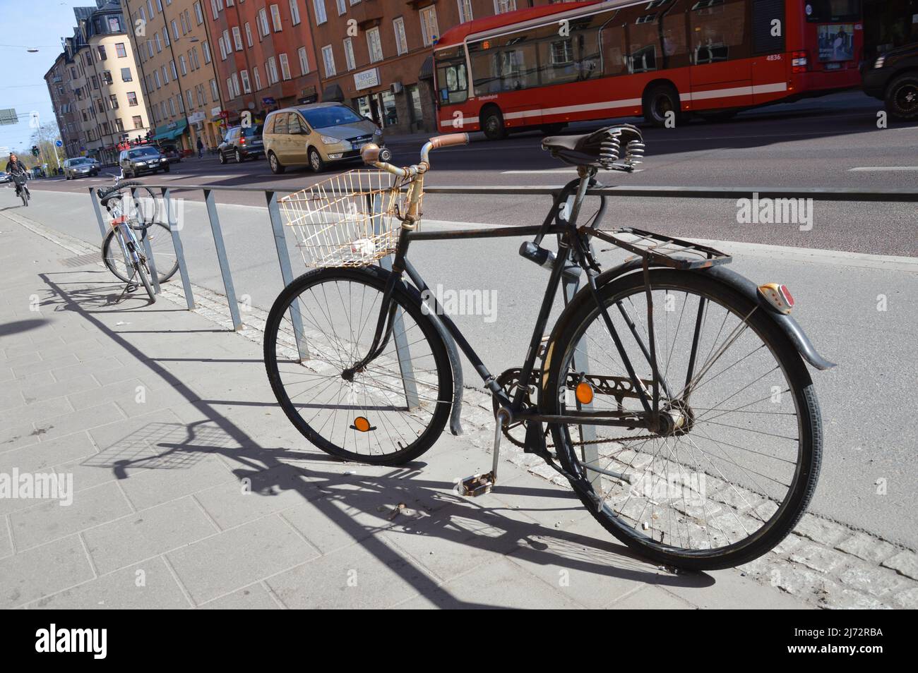Fahrräder, Langholmsgatan, Hornstull, Stockholm, Schweden, April 2022. Stockfoto
