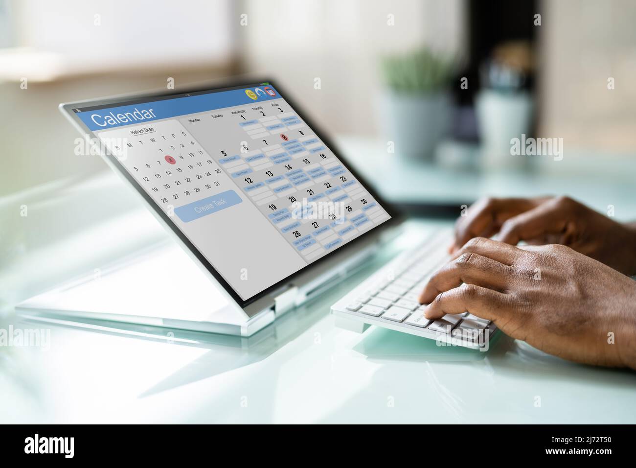 Buchung Meeting Kalender Termin Auf Laptop Online Stockfoto