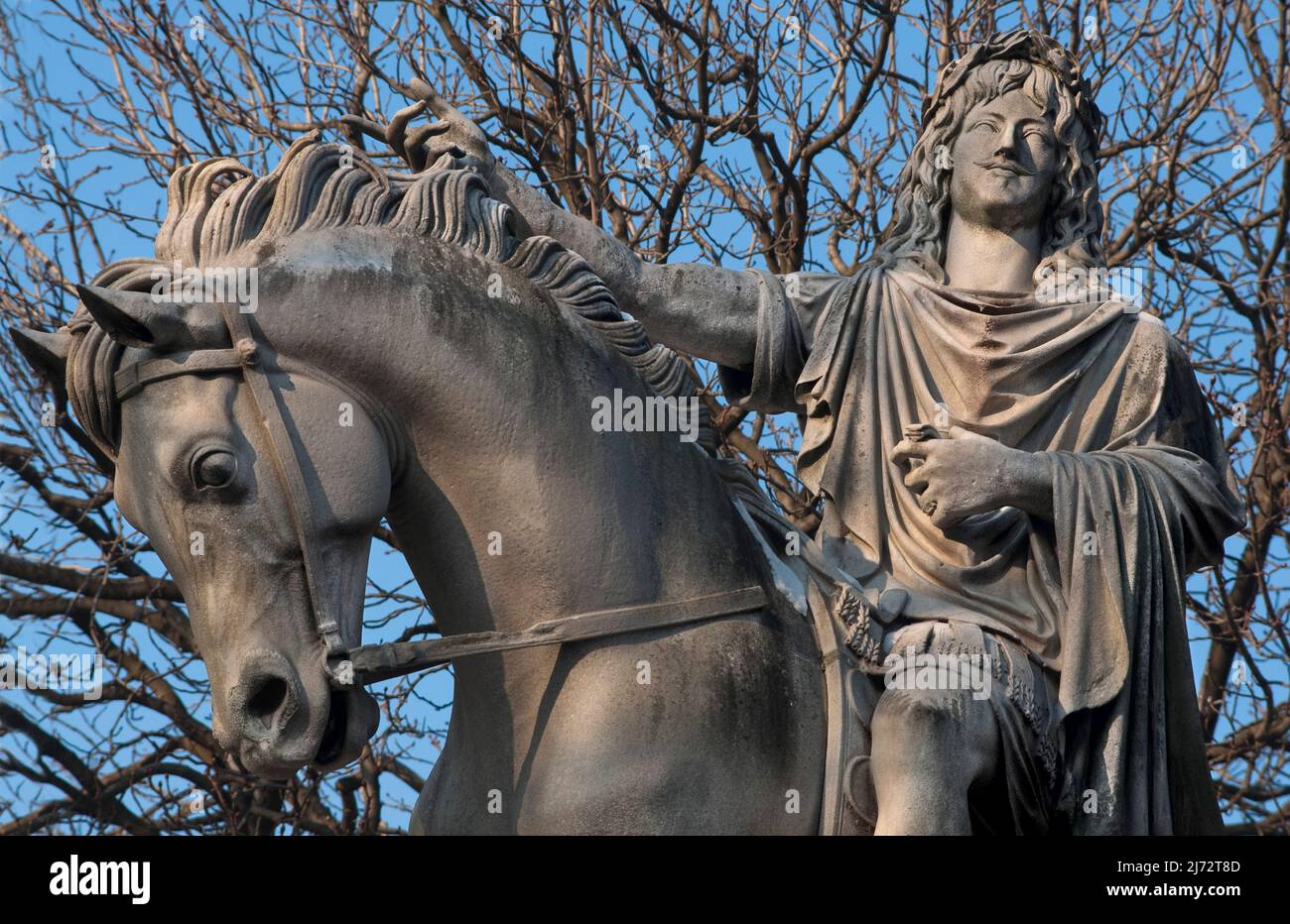 Die Reiterstatue von König Ludwig dem 13. in der Mitte des Platzes Louis XIII. Stockfoto