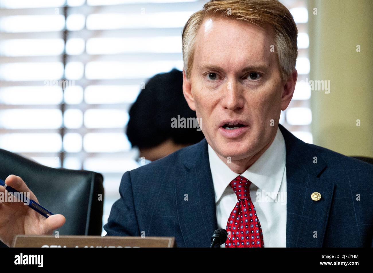 5. Mai 2022, Washington, District of Columbia, USA: US-Senator JAMES LANKFORD (R-OK) spricht bei einer Anhörung des Senats-Ausschusses für Energie und natürliche Ressourcen. (Bild: © Michael Brochstein/ZUMA Press Wire) Stockfoto