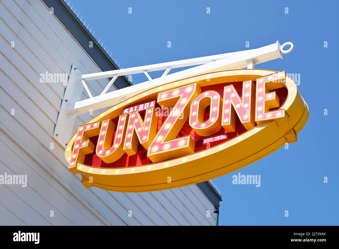 NEWPORT BEACH, CALIFORNIA - 4. MAI 2022: Balboa Fun Zone Schild. Stockfoto