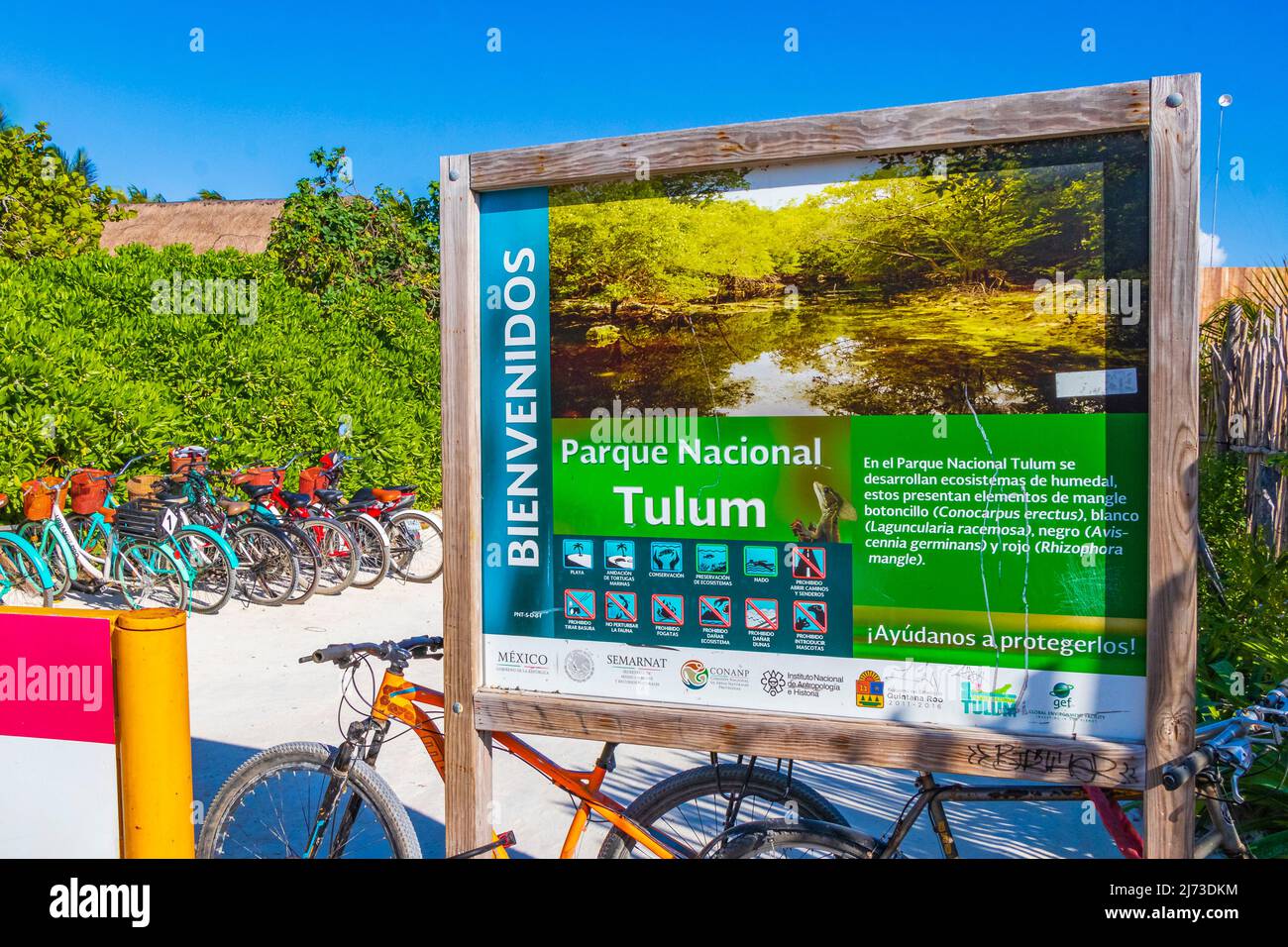 Muyil Mexiko 02. Februar 2022 Informationen Eingang Wanderwege und willkommen singen Bord des Nationalparks in Tulum Quintana Roo Mexiko. Stockfoto
