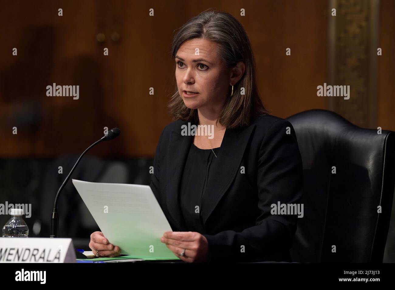Die stellvertretende stellvertretende Sekretärin des US-Außenministeriums Emily Mendrala bezeugt vor dem Senatsausschuss für innere Sicherheit und Regierungsangelegenheiten während einer Anhörung im Dirksen-Senat/Capitol Hill in Washington DC, USA, die Sicherung und Sicherstellung der Ordnung an der Südwestgrenze. Stockfoto