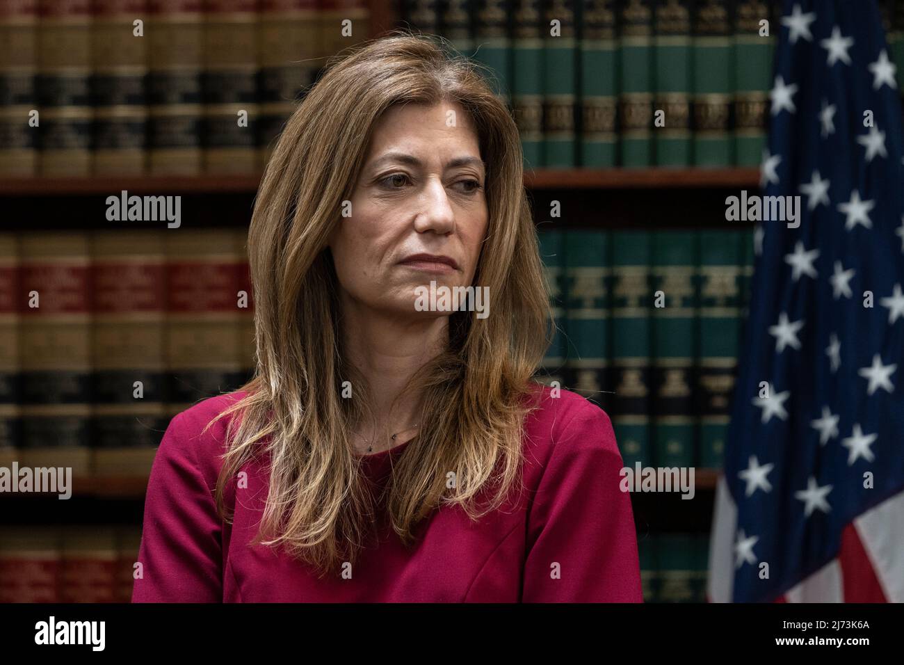 New York, NY - 5. Mai 2022: Die DEA-Administratorin Anne Milgram nimmt an der Pressekonferenz in der Bibliothek des US-Justizministeriums Teil, um die Auslieferung von Otoniel aus Kolumbien bekannt zu geben Stockfoto