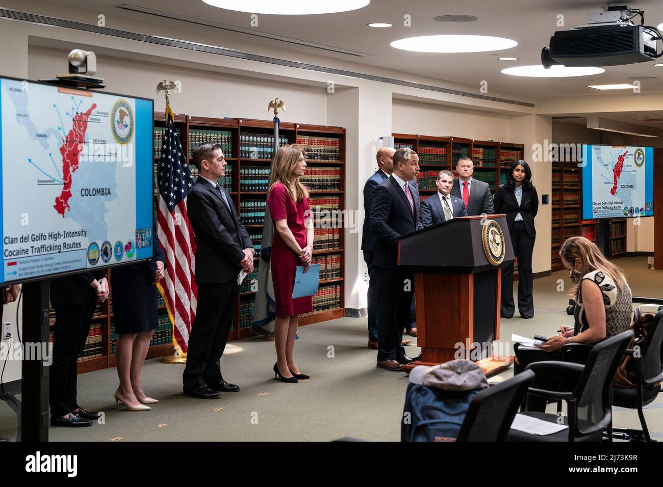 US-Staatsanwalt Breon Peace spricht während einer Pressekonferenz in der Bibliothek des US-Justizministeriums in New York am 5. Mai 2022 und kündigt die Auslieferung des Führers des Drogenkartells Clan del Golfo (CDG) Diaro Antonio Usuga David, bekannt als Otoniel aus Kolumbien, an, um Bundesanklagen wegen Drogenhandels, Geldwäsche, Verbrechen gegen die Verletzung, einschließlich Morde. (Foto von Lev Radin/Sipa USA) Stockfoto