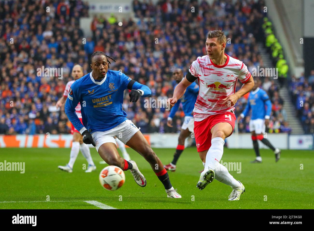 05. Mai 2022, Glasgow, Großbritannien die zweite Etappe des Europa League Halbfinals zwischen den Rangers und RB Leipzig war ein hochaufgeladenes Spiel, das im Ibrox Park, Glasgow, gespielt wurde, nachdem Leipzig im ersten Teil von 1 - 0 an der Spitze stand. Allerdings gewannen die Rangers in der Nacht 3 - 1 und machten es insgesamt 3 - 2 nach den Toren von Tavernier (18 Minuten), Kamara (24 Minuten) und Lundstram (80 Minuten). Nkunku (70 Minuten) traf für Leipzig. Die Rangers gehen nun in diesem Monat in Sevilla zum Finale. Kredit: Findlay / Alamy Live Nachrichten Stockfoto