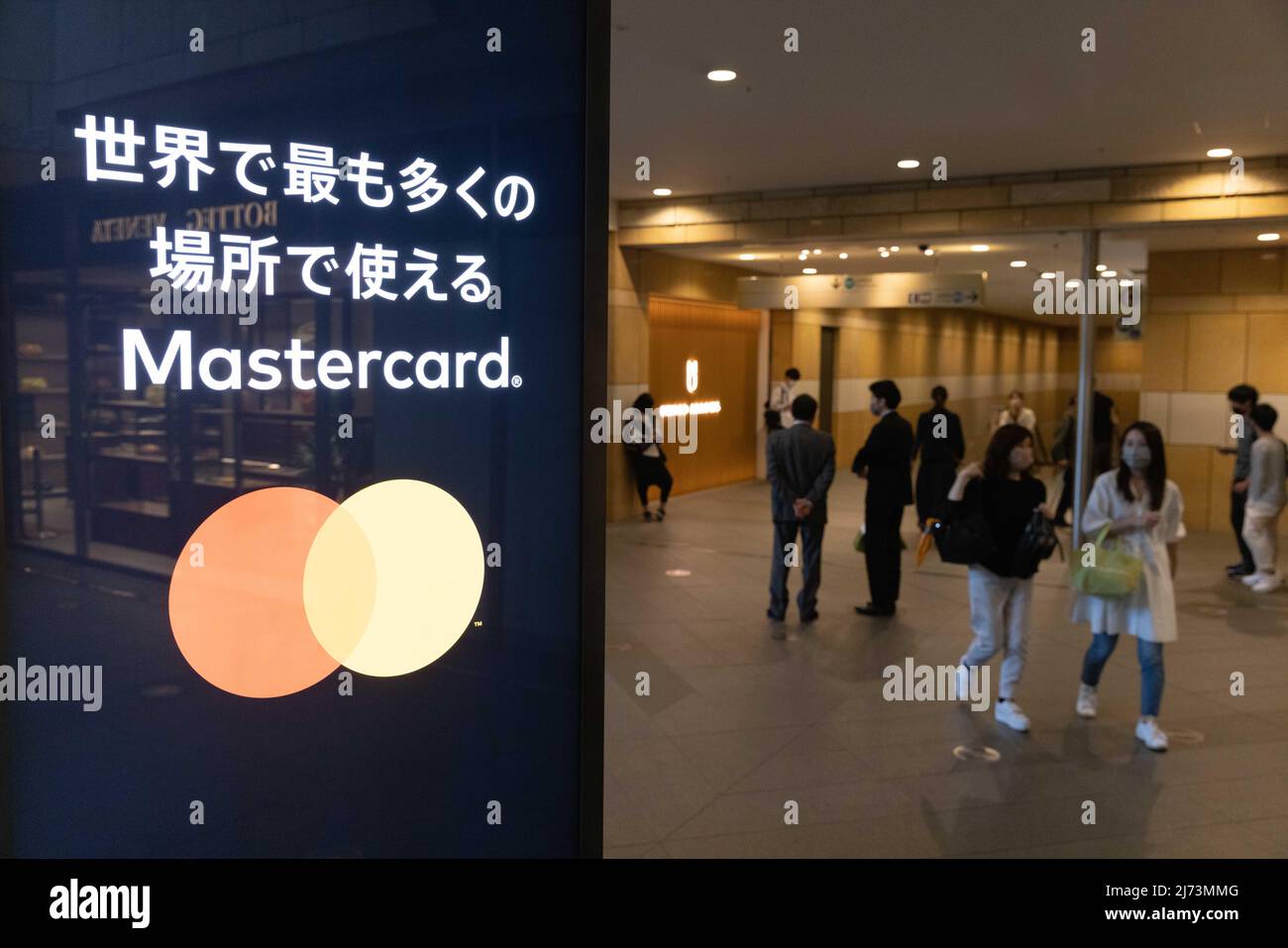 Anzeige des Finanzdienstleisters Mastercard am 3. Mai 2022 in Roppongi, Tokio. Stockfoto