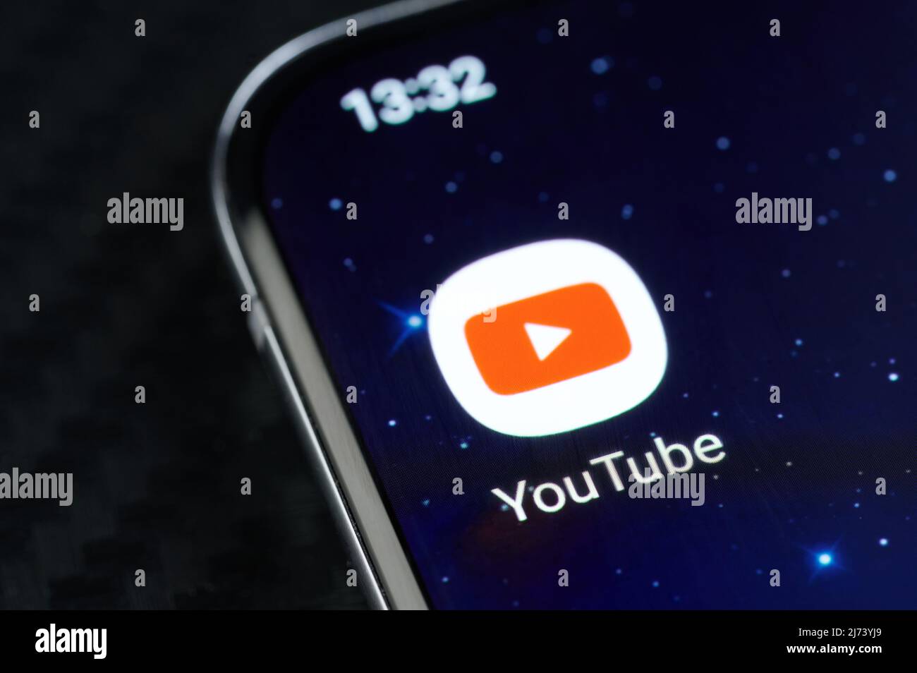 New york, USA - 5. Mai 2022: YouTube Service mobile App auf Smartphone-Bildschirm Nahaufnahme Stockfoto