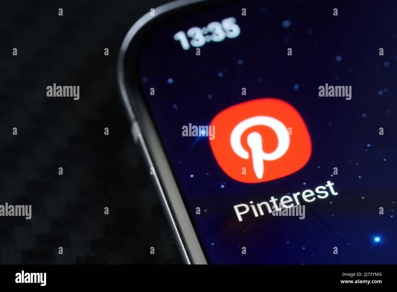 New york, USA - 5. Mai 2022: Pinterest IDEA mobile App auf dem Smartphone-Bildschirm Nahaufnahme Stockfoto