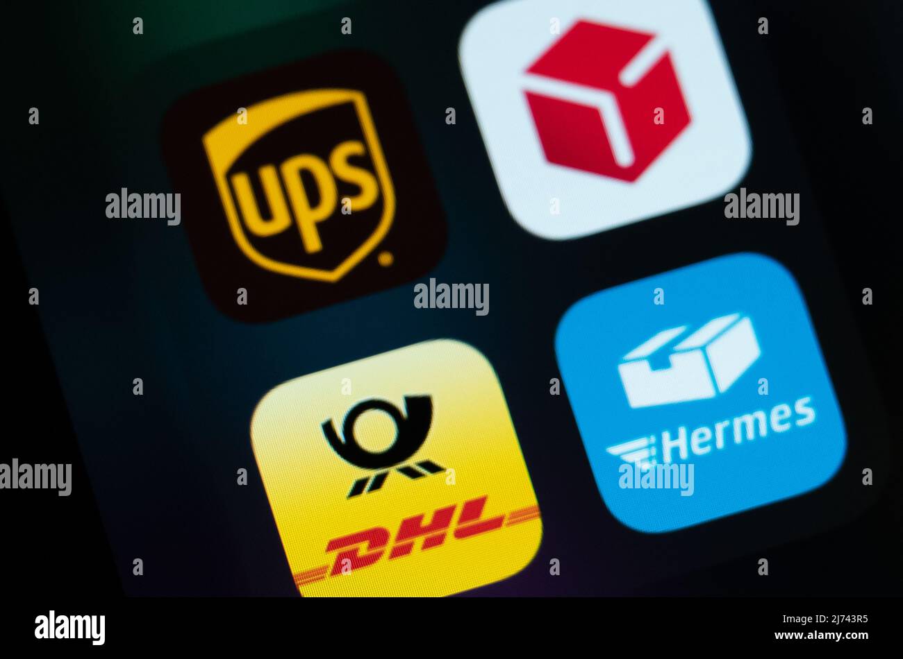 05. Mai 2022, Baden-Württemberg, Rottweil: Die App-Apps von United Parcel Service (oben links, UPS) DPD (oben rechts), Deutsche Post DHL (unten links) und Hermes sind auf dem Display einer iPhone SE zu sehen. Foto: Silas Stein/dpa Stockfoto