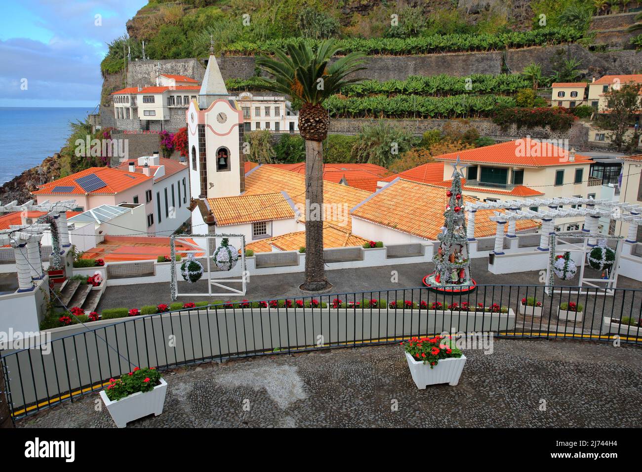 Die historische Altstadt von Ponta do Sol, gelegen an der Südküste der Insel Madeira, Portugal, mit Ingreja Nossa Senhora da Luz (Unsere Liebe Frau des Lichts Stockfoto