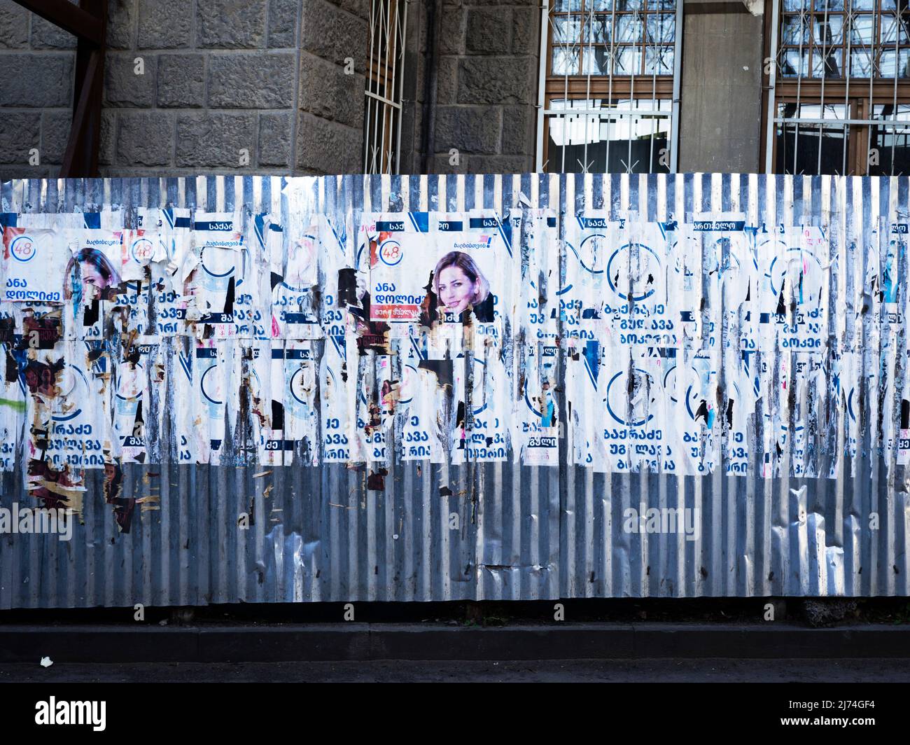 Wahlplakate in Tiflis/Georgien 2022 Stockfoto