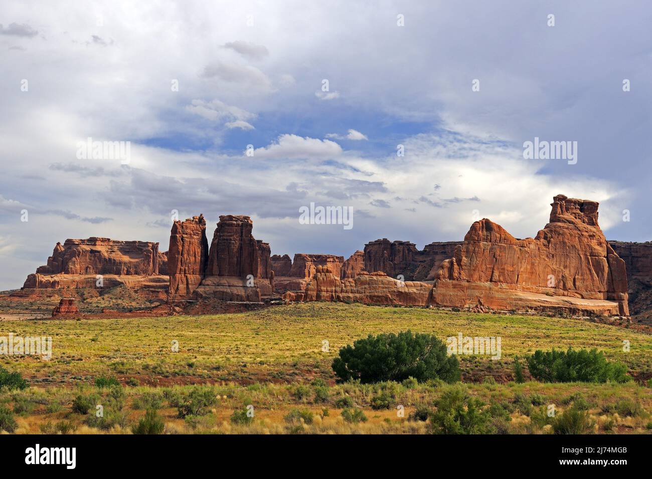 Couthouse Towers im Abendlicht, USA, Utah, Arches National Park Stockfoto