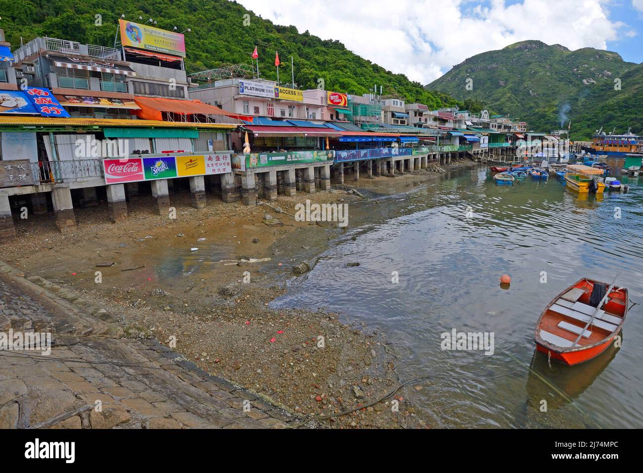 Die berühmten Fischrestaurants und der Hafen von Lamma Island, China, Hongkong Stockfoto