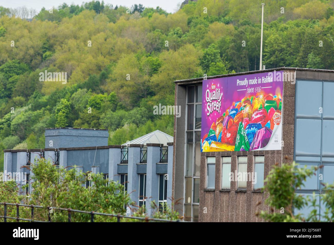 Mackintosh's war ein britisches Süßwarenunternehmen, das in Halifax, Yorkshire, England, gegründet wurde. Es war bekannt für seine Toffee und die Marken Quality Street und Rolo, die es heute im Besitz von Nestle ist, produziert aber immer noch seine berühmten Markennamen auf dem Standort Calderdale. Stockfoto