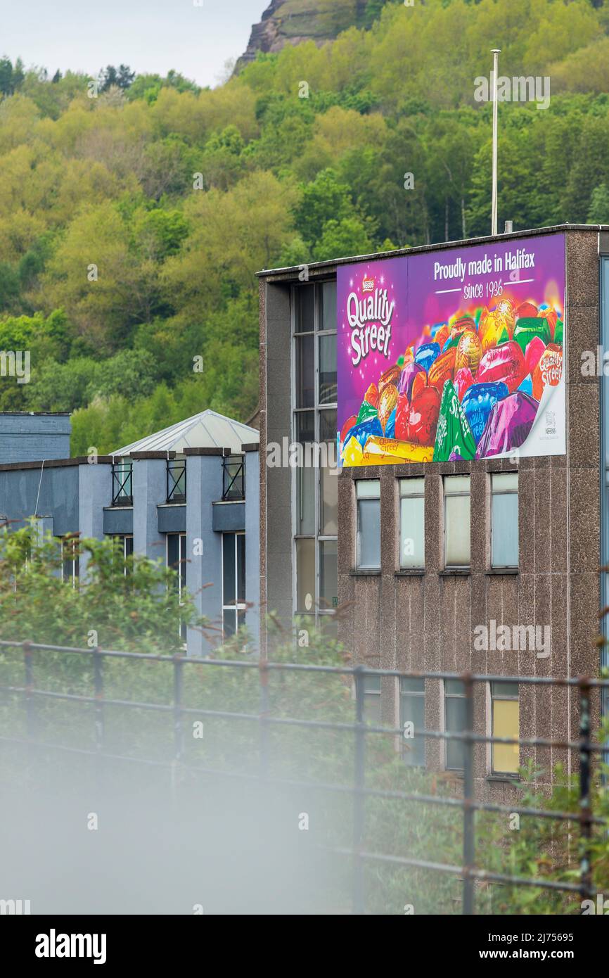 Mackintosh's war ein britisches Süßwarenunternehmen, das in Halifax, Yorkshire, England, gegründet wurde. Es war bekannt für seine Toffee und die Marken Quality Street und Rolo, die es heute im Besitz von Nestle ist, produziert aber immer noch seine berühmten Markennamen auf dem Standort Calderdale. Stockfoto