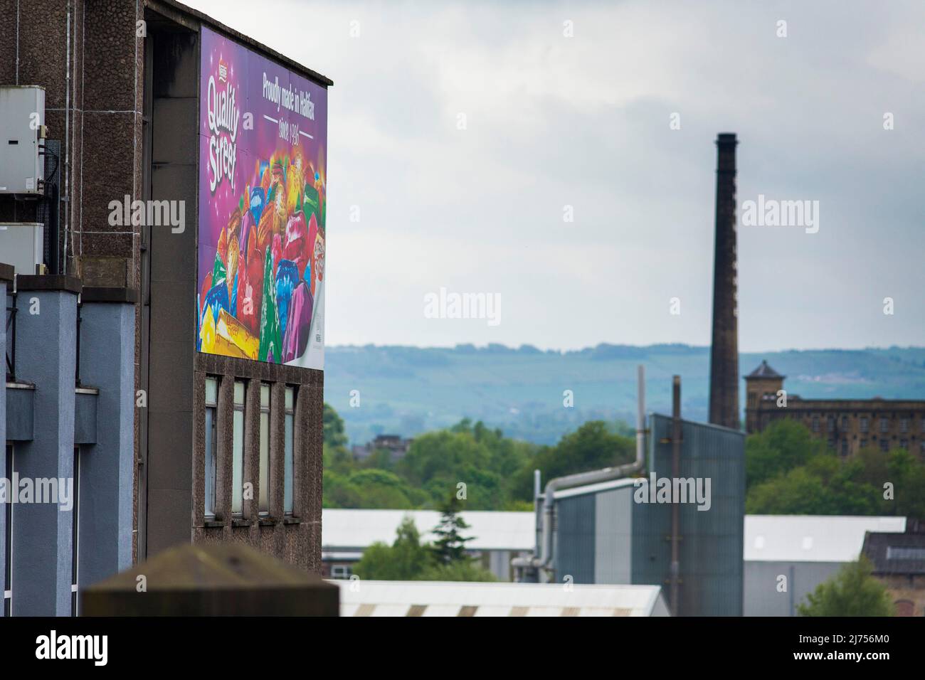Mackintosh's war ein britisches Süßwarenunternehmen, das in Halifax, Yorkshire, England, gegründet wurde. Es war bekannt für seine Toffee und die Marken Quality Street und Rolo, die es heute im Besitz von Nestle ist, produziert aber immer noch seine berühmten Markennamen auf dem Standort Calderdale. Stockfoto