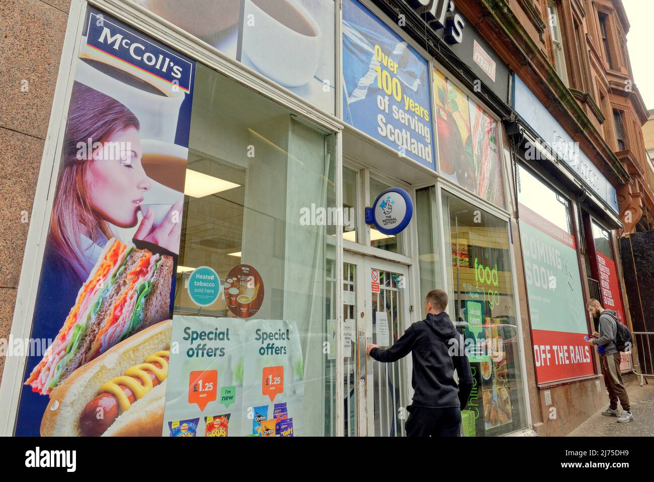Glasgow, Schottland, Großbritannien 6. May, 2022.McColls in der Verwaltung als Morrissons bietet an, es zu retten und der Zweig in der Mitte der Stadt weiter wie normal . Credit Gerard Ferry/Alamy Live News Stockfoto