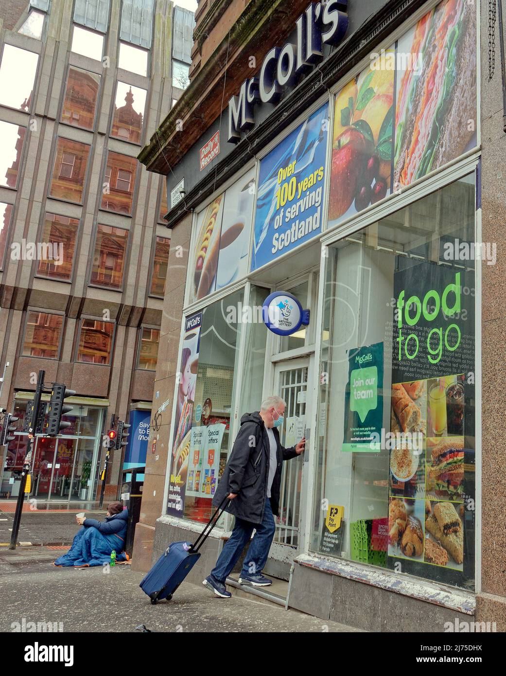 Glasgow, Schottland, Großbritannien 6. May, 2022.McColls in der Verwaltung als Morrissons bietet an, es zu retten und der Zweig in der Mitte der Stadt weiter wie normal . Credit Gerard Ferry/Alamy Live News Stockfoto