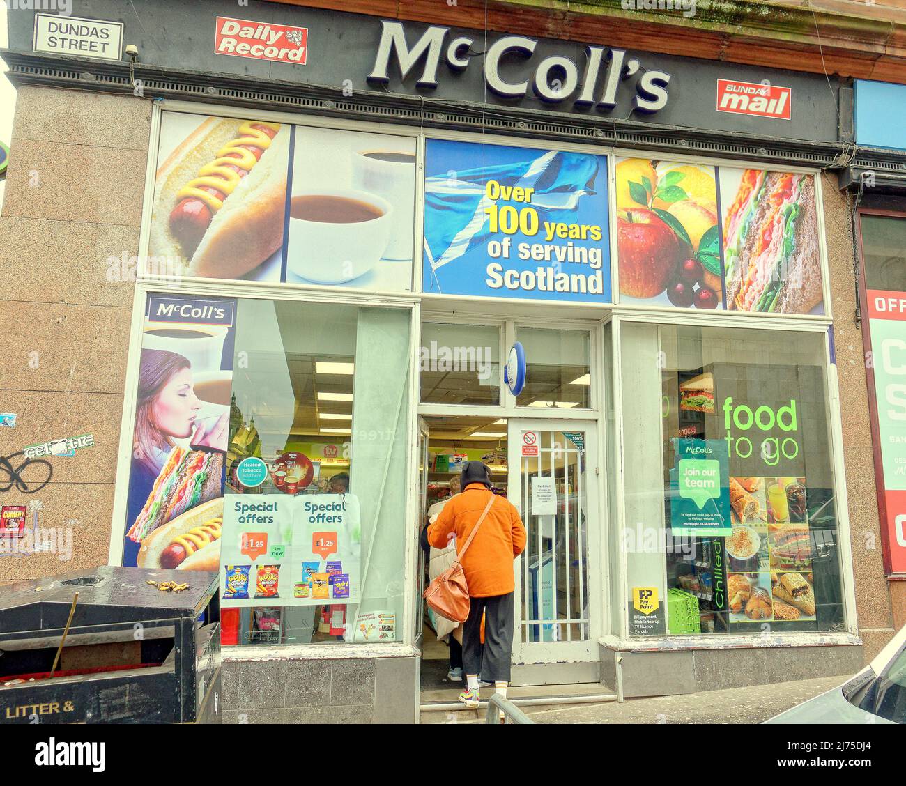 Glasgow, Schottland, Großbritannien 6. May, 2022.McColls in der Verwaltung als Morrissons bietet an, es zu retten und der Zweig in der Mitte der Stadt weiter wie normal . Credit Gerard Ferry/Alamy Live News Stockfoto