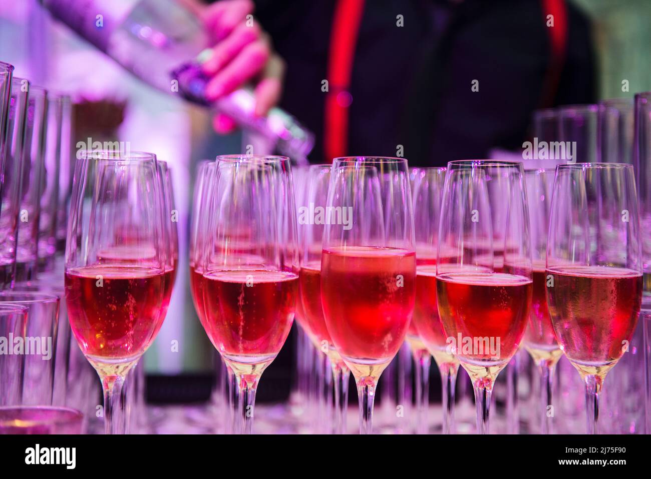 Gläser Rosé-Champagner für eine Party Stockfoto