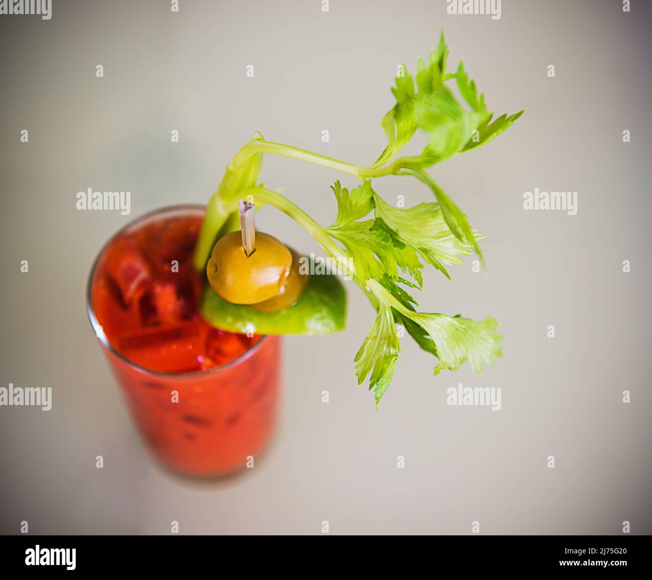 Bloody Mary (Cocktail mit Tomatensaft und Wodka) Stockfoto