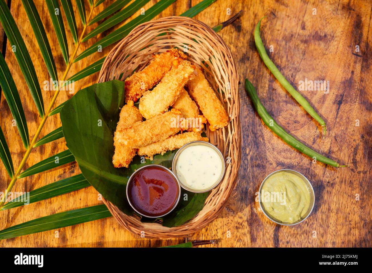 Tropischer Snack, lokale asiatische klassische Gerichte, Blick von oben Stockfoto