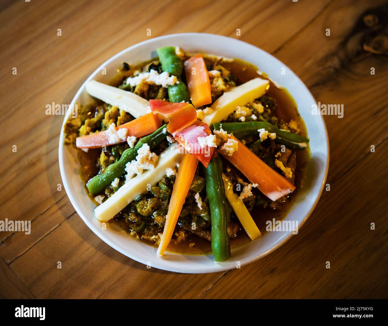 Indisches Gemüsekerl mit Käse Stockfoto