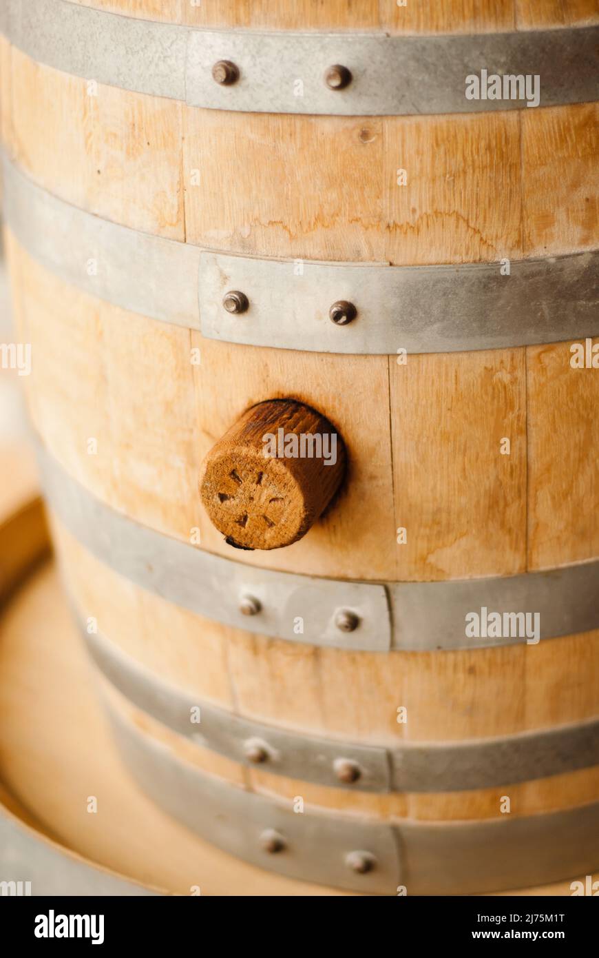 Whisky Barrel Aus Holz Stockfoto