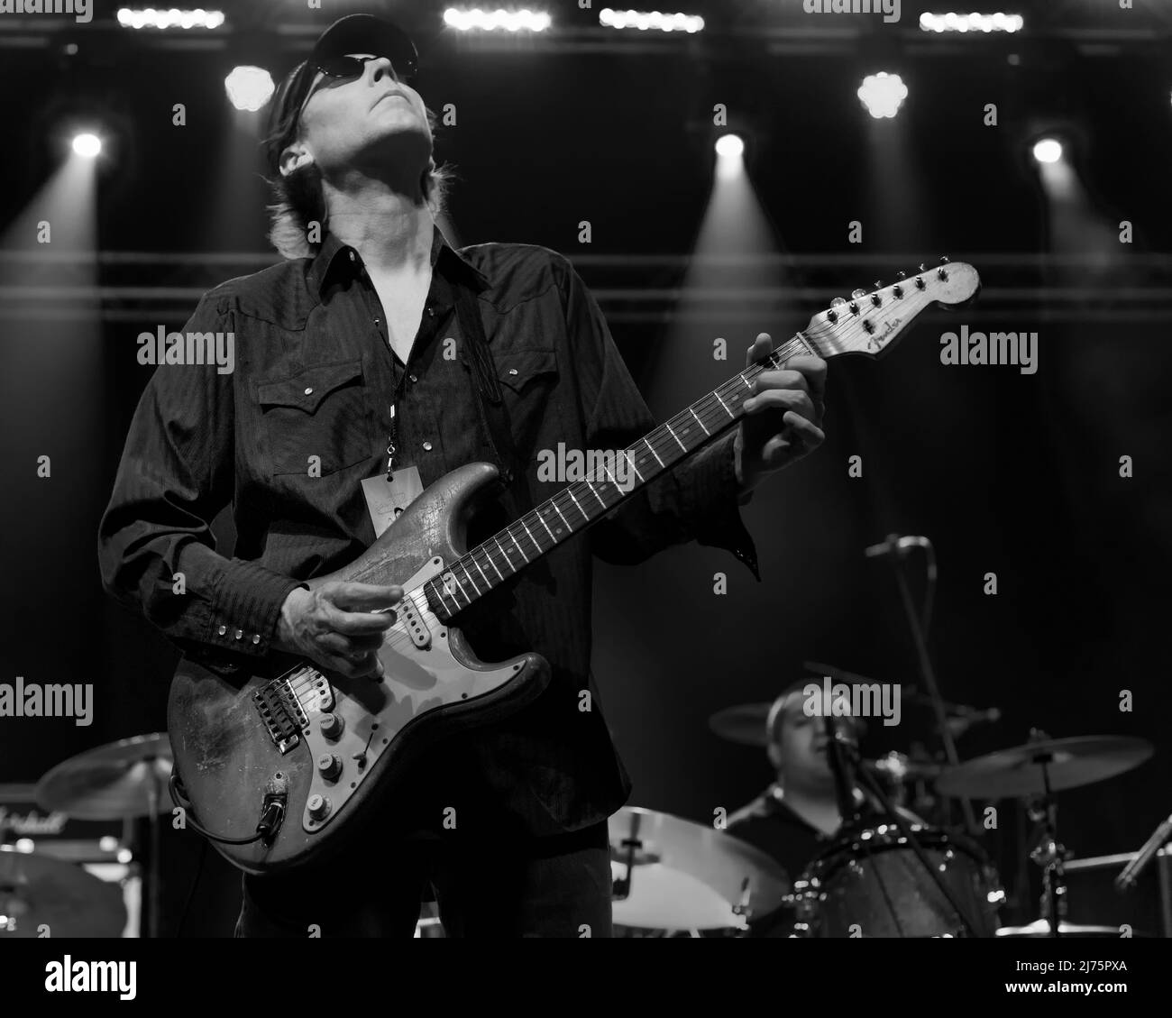Alan Haynes auf der Bühne im Konzert Stockfoto