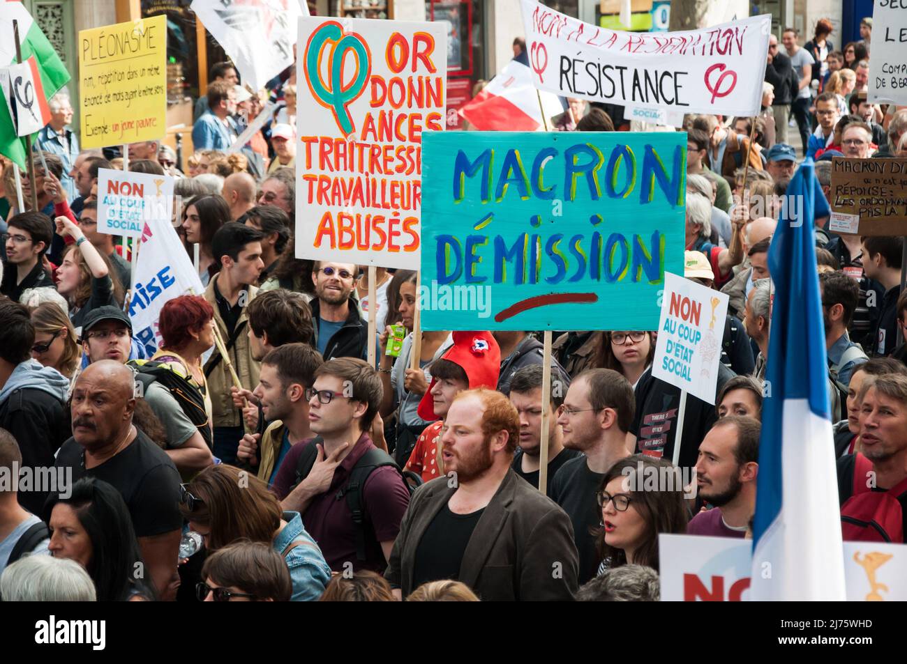 PARIS, FRANKREICH - 23. SEPTEMBER 2017 : Demonstration der linksextremen Partei 'Les Insoumis' gegen die von Präsident Macron unterstützten Arbeitsgesetze Stockfoto PARIS, FRANKREICH - 23. SEPTEMBER 2017 : Demonstration der linksextremen Partei 'Les Insoumis' gegen die von Präsident Macron unterstützten Arbeitsgesetze Stockfoto