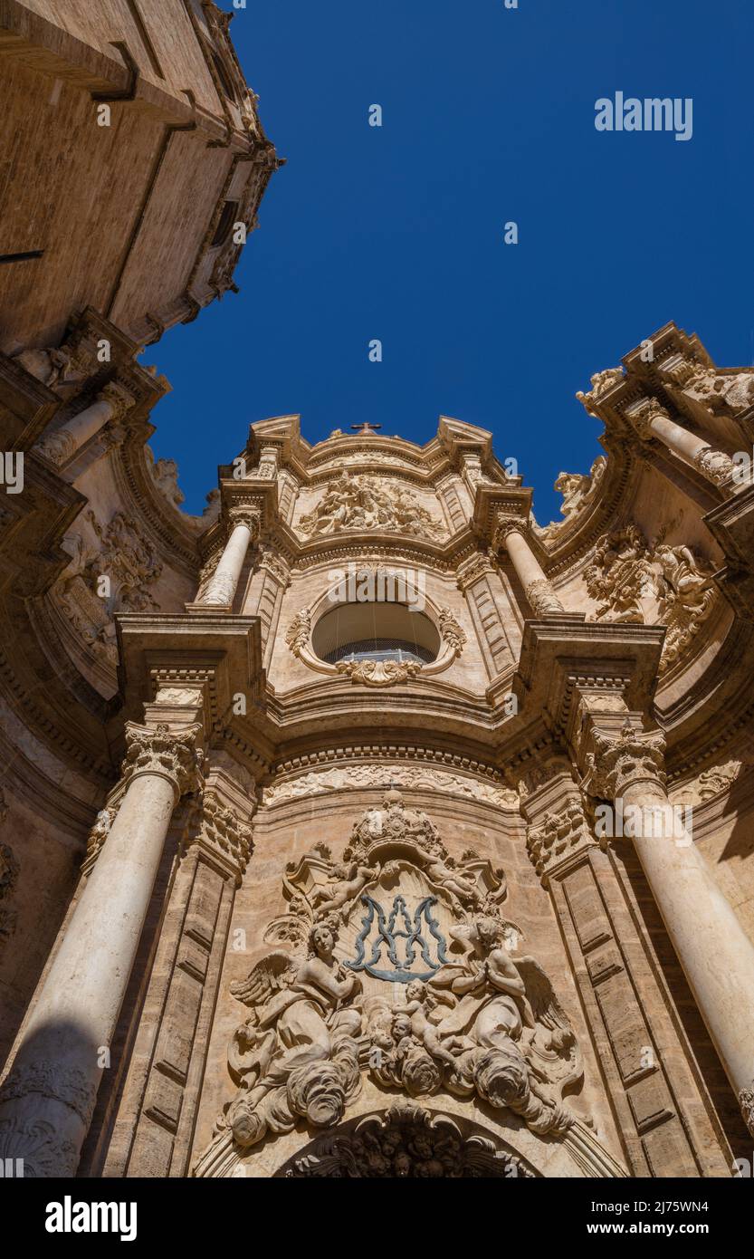 Valencia - das barocke Portal der Kathedrale - Basilika der Himmelfahrt unserer Lieben Frau von Valencia entworfen vom Architekten Antoni Gilabert Fornes Stockfoto