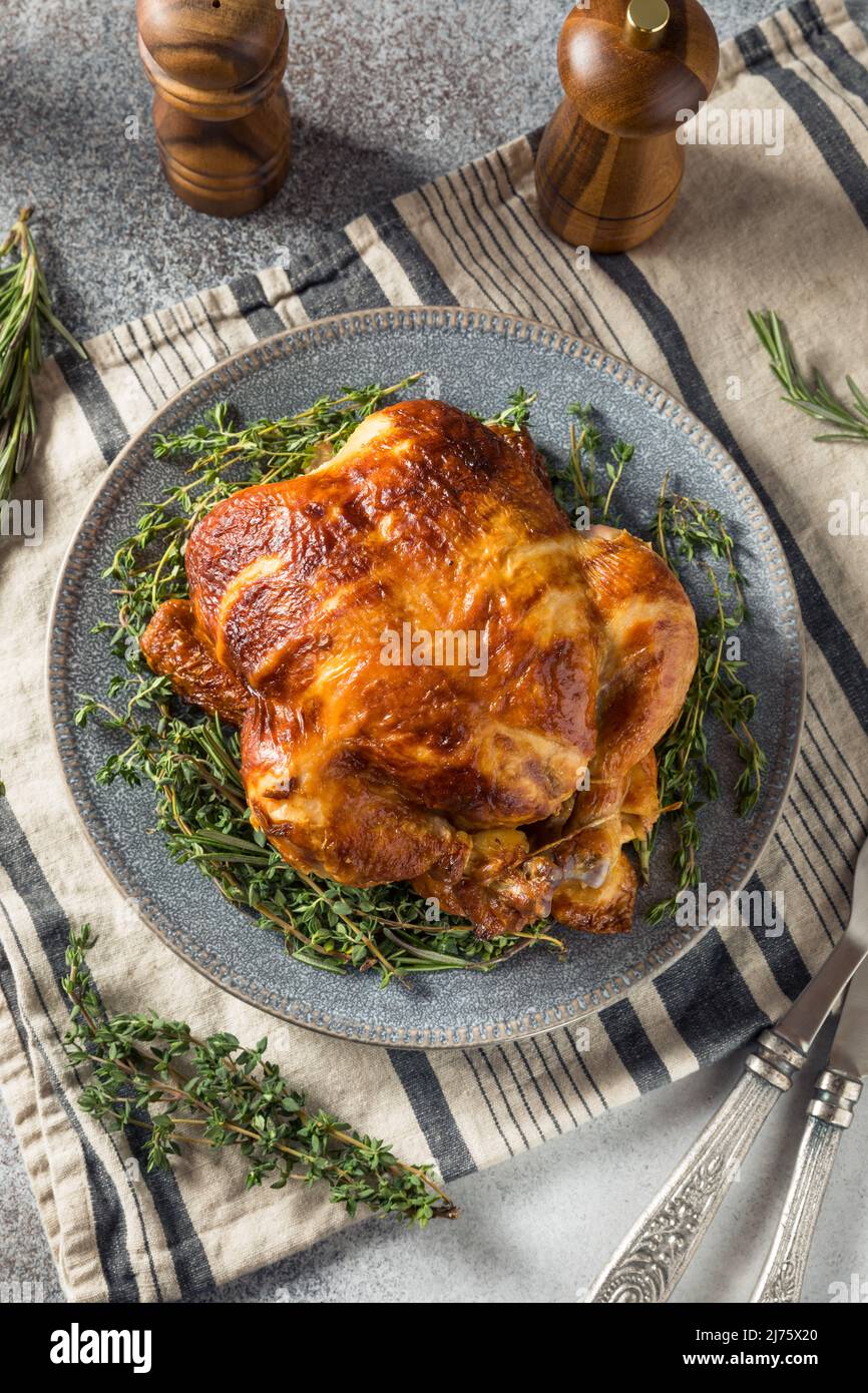 Hausgemachtes Brathähnchen mit Salzpfeffer und Thymian Stockfoto