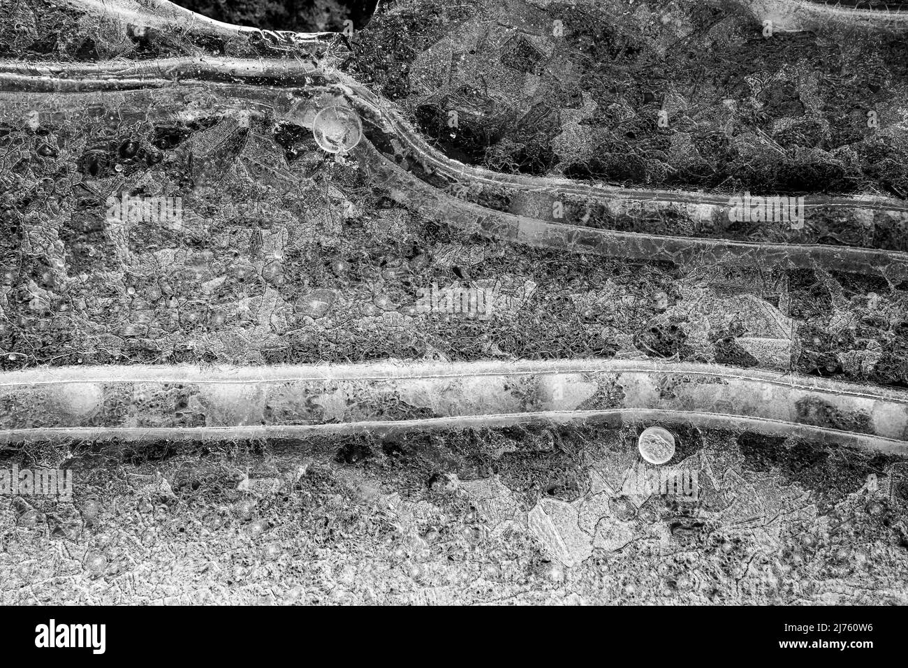 Eis am Rissbach in der eng in Tirol mit unterschiedlichen Formen und Strukturen Stockfoto