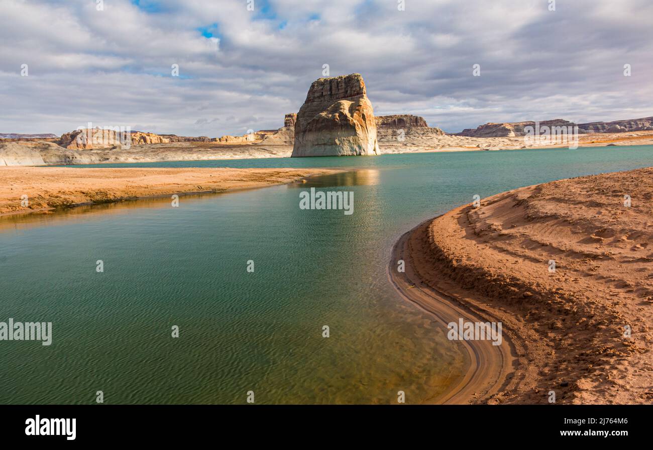 Lone Rock Reflection in Lake Powell, Glen Canyon National Recreation Area, Arizona, USA Stockfoto