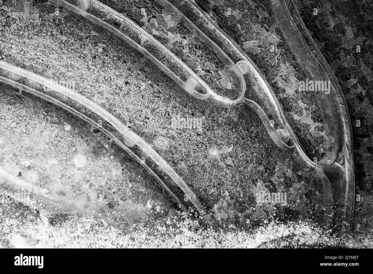 Eis am Rissbach in der eng in Tirol mit unterschiedlichen Formen und Strukturen Stockfoto