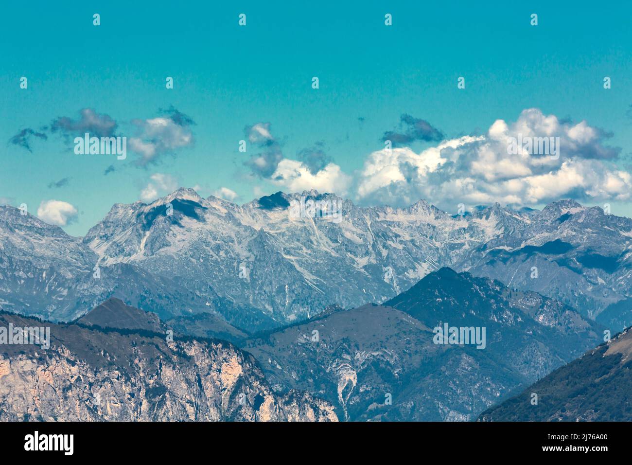 Blick vom Monte Baldo auf die Alpen, Malcesine, den Gardasee, Italien, Europa Stockfoto