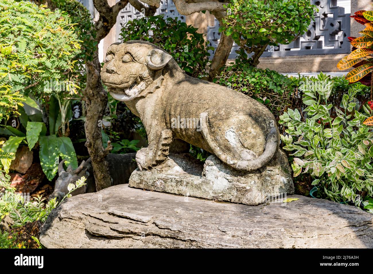 Löwenskulptur, Königlicher Palast, großer Palast, Wat Phra Kaeo, Tempel des Smaragd-Buddha, Bangkok, Thailand, Asien Stockfoto