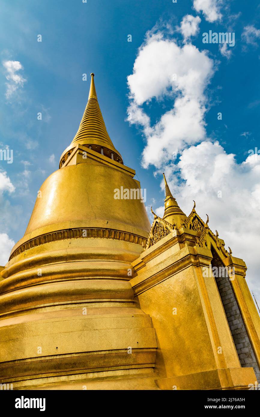 Phra Siratana Chedi, The Golden Chedi, Reliquary, Royal Palace, Grand Palace, Wat Phra Kaeo, Tempel des Smaragd-Buddha, Bangkok, Thailand, Asien Stockfoto