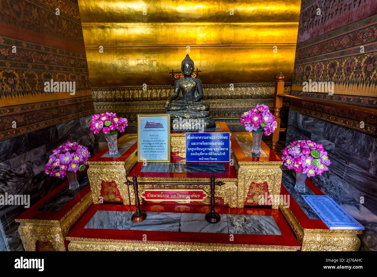 Kleine Buddha-Statue, Viharn Phranorn, Wat Pho Tempelkomplex, Tempel des Reclining Buddha, Bangkok, Thailand, Asien Stockfoto