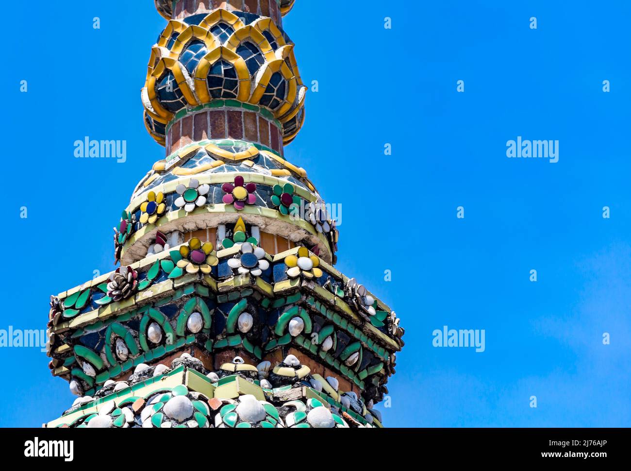 Mosaikdekorationen, Chedis, Tempelkomplex Wat Pho, Tempel des liegenden Buddha, Bangkok, Thailand, Asien Stockfoto