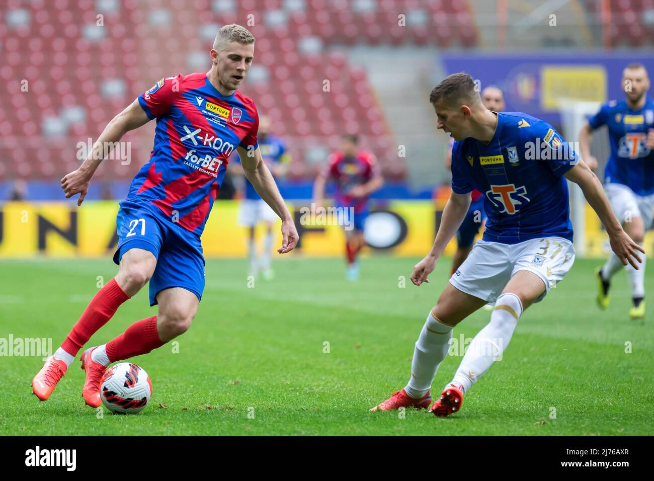 Vladislavs Gutkovskis von Rakow und Lubomir Satka im Einsatz beim letzten Spiel des Fortuna Polish Cup zwischen Lech Posen und Rakow Czestochowa im PGE National Stadium. Endergebnis; Lech Poznan 1:3 Rakow Czestochowa. (Foto von Mikolaj Barbanell / SOPA Images/Sipa USA) Stockfoto