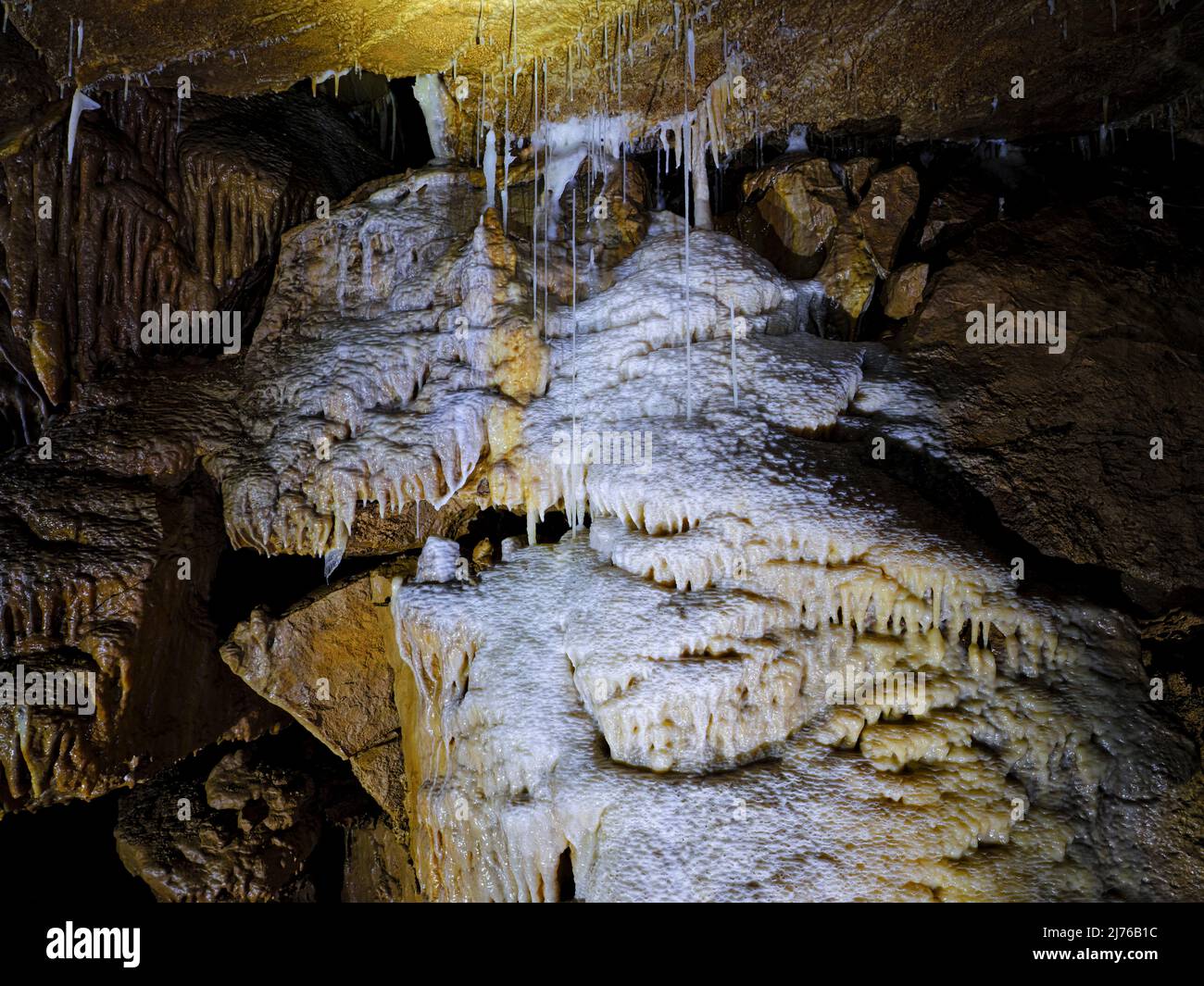 Europa, Deutschland, Hessen, Westerwald, Geopark Westerwald-Lahn-Taunus, Breitscheid, Karsthöhlensystem Herbstlabyrinth Adventhöhle, Knopfhalle, Besucherhöhle Stockfoto