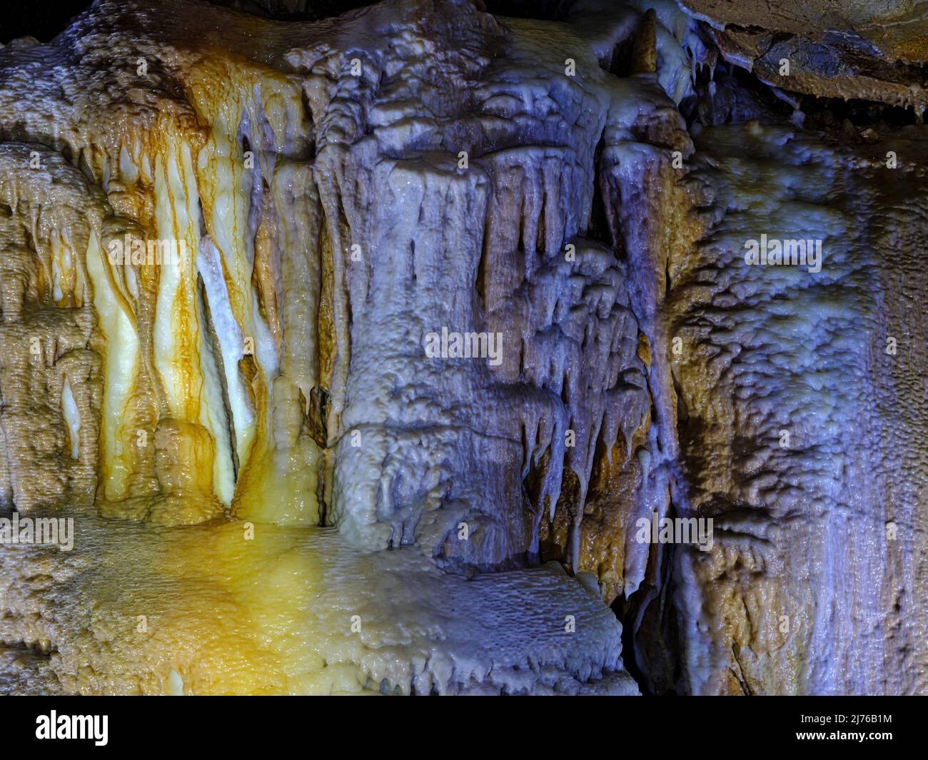 Europa, Deutschland, Hessen, Westerwald, Geopark Westerwald-Lahn-Taunus, Breitscheid, Karsthöhlensystem Herbstlabyrinth Adventhöhle, Knopfhalle, Besucherhöhle Stockfoto